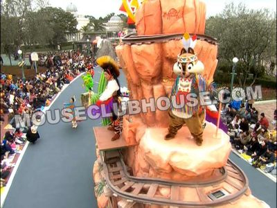 Dale wear one of Alyja's overdressings for the Disney Dreams on Parade in Tokyo Disneyland